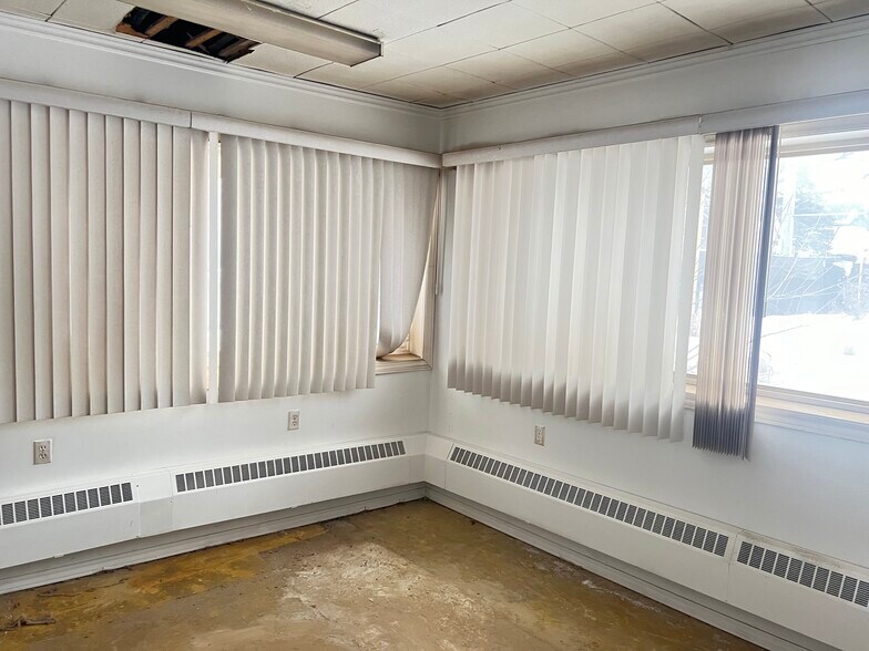 More Photos Of 48 Prospect St, Newmarket Warehouse For Lease