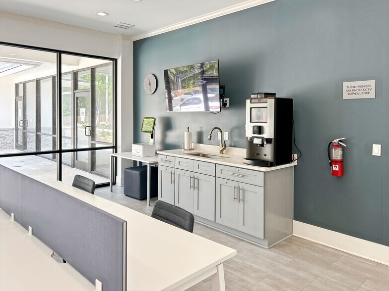 More Photos Of 10163 Fortune Pky, Jacksonville Coworking Space