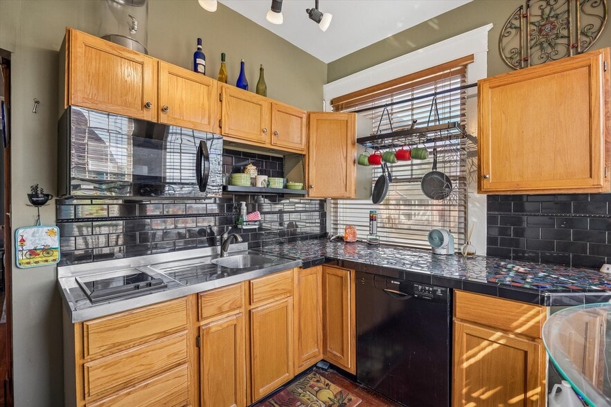 More Photos Of 715 Broadway St, Galveston Specialty For Sale