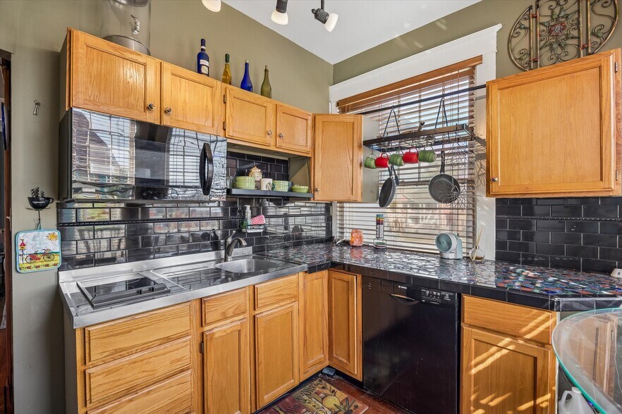 More Photos Of 715 Broadway St, Galveston Specialty For Sale