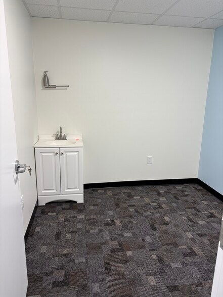 More Photos Of 40 York Rd, Towson Medical For Sale