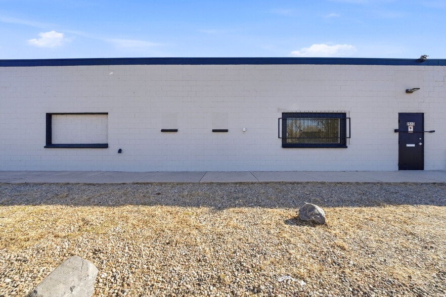 More Photos Of 2513-2515 E Willamette Ave, Colorado Springs Manufacturing For Lease
