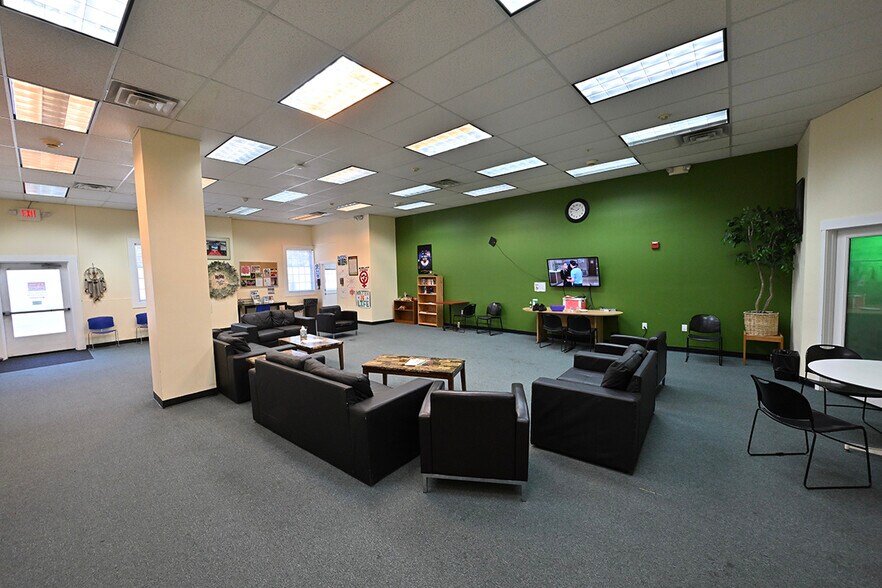 More Photos Of 1631 SW Columbia St, Portland Office For Lease
