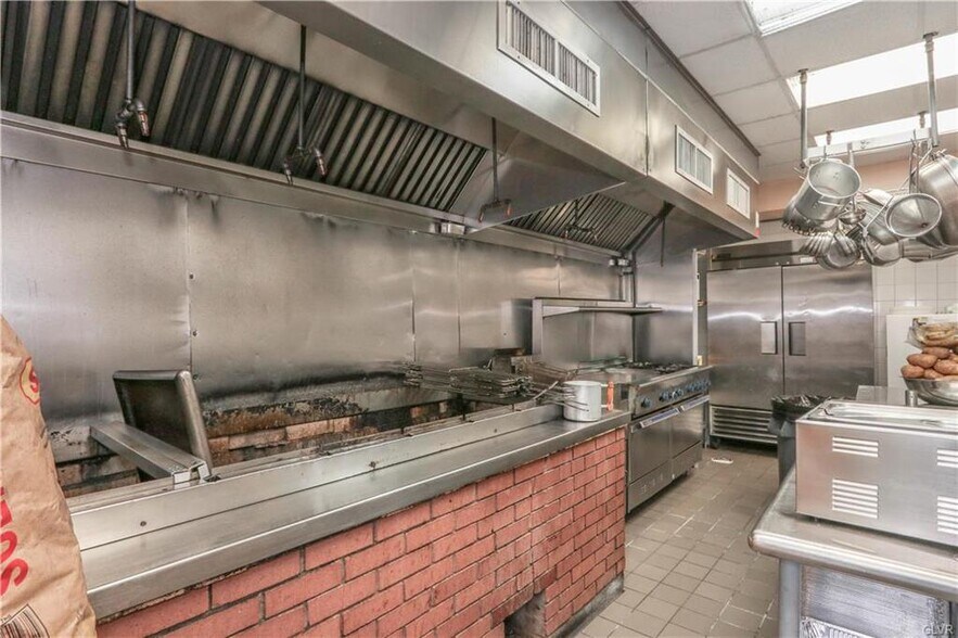 More Photos Of 954 Pembroke Rd, Bethlehem Restaurant For Sale