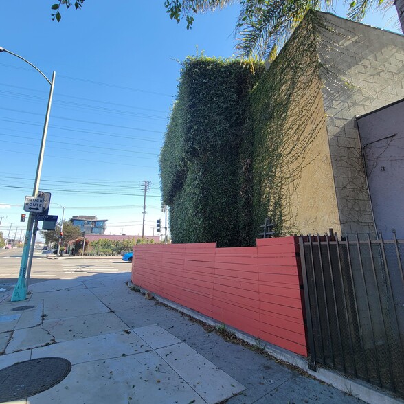 More Photos Of 5830 Adams Blvd, Culver City Showroom For Sale