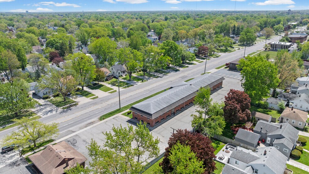 More Photos Of 28475 Greenfield Rd, Southfield Office For Sale