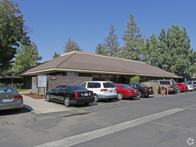 More Photos Of 1706 E Bullard Ave, Fresno Office For Lease