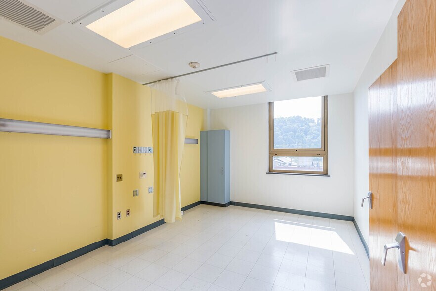 More Photos Of 651 Fourth Ave, New Kensington Hospital For Sale