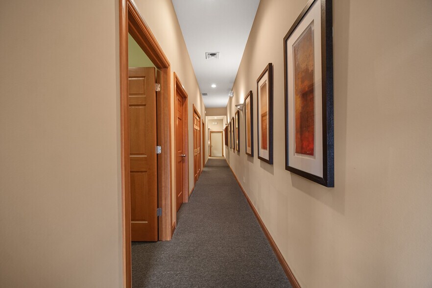 More Photos Of 2502 Beech St, Valparaiso Storefront For Sale