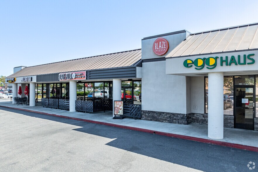 More Photos Of 2115 N Tustin St, Orange Freestanding For Lease