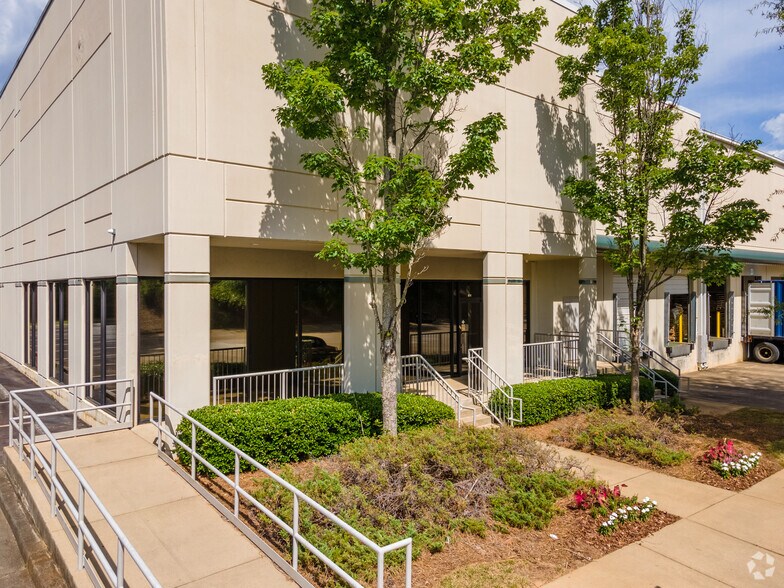 More Photos Of 3270 Summit Ridge Pky, Duluth Warehouse For Lease