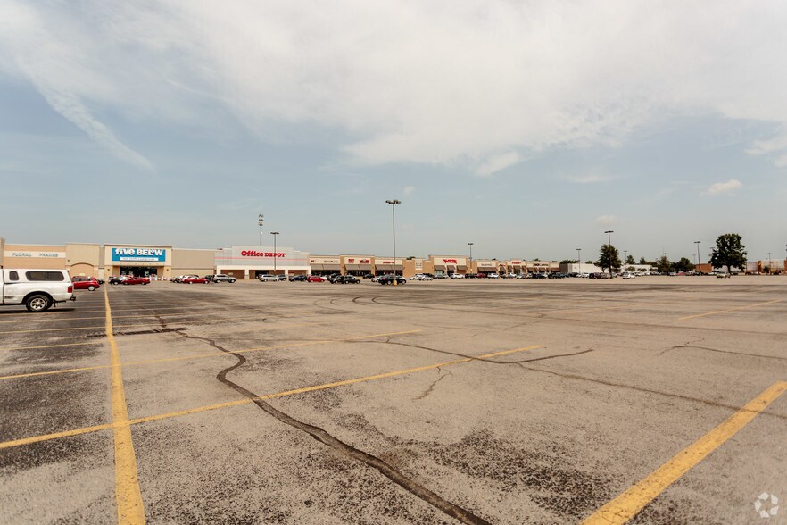 Primary Photo Of 2712-2780 Wilma Rudolph Blvd, Clarksville General Retail For Lease