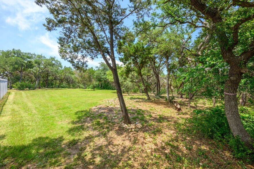 More Photos Of 1410 Live Oak Rd, Leander Showroom For Sale