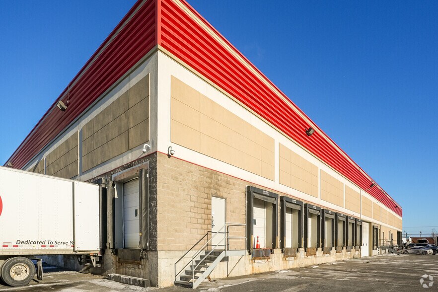 More Photos Of 1041 Boul Pierre-Bertrand, Québec Distribution For Lease