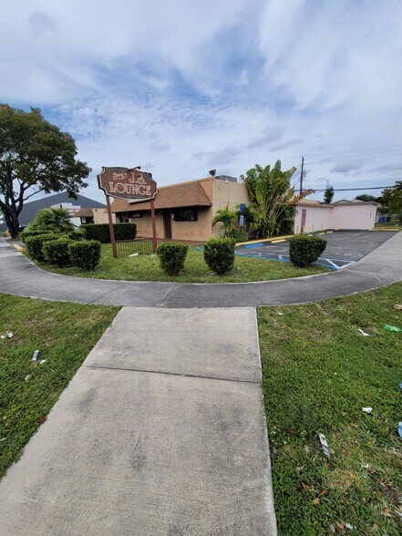 More Photos Of 5701 Johnson St, Hollywood Bar For Sale