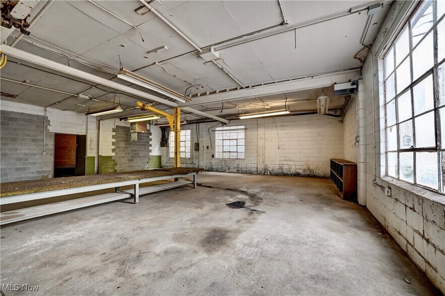 More Photos Of 422 S Green Rd, South Euclid Warehouse For Sale
