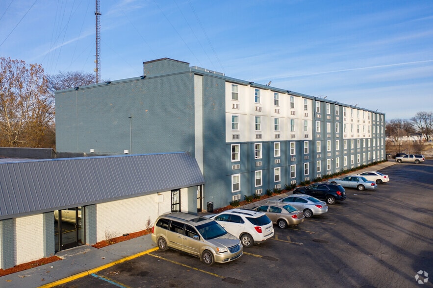 More Photos Of 11000 W 8 Mile Rd, Ferndale Hotel For Sale