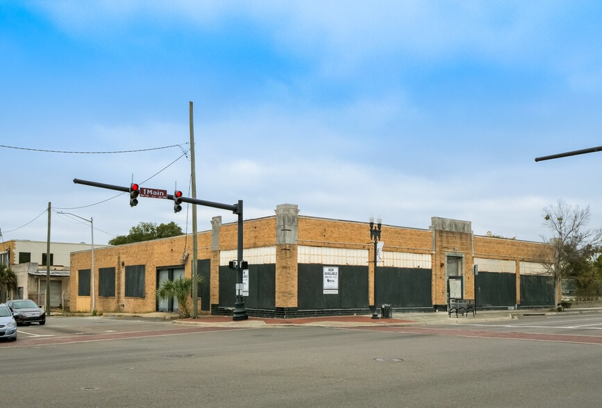 More Photos Of 1100 N Main St, Jacksonville Office For Lease