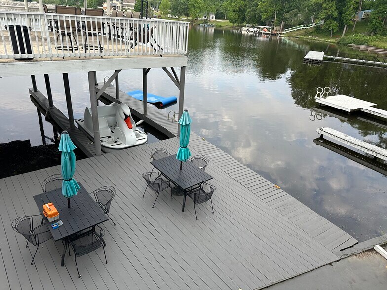 More Photos Of 5088 E Indiana Beach Rd, Monticello Hotel For Sale