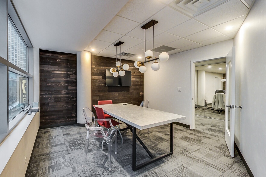 More Photos Of 212 E Ohio St, Chicago Office For Lease