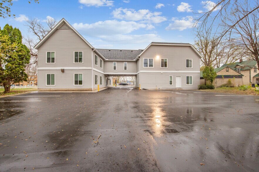 More Photos Of 2434 Commerce Blvd, Mound Office For Sale