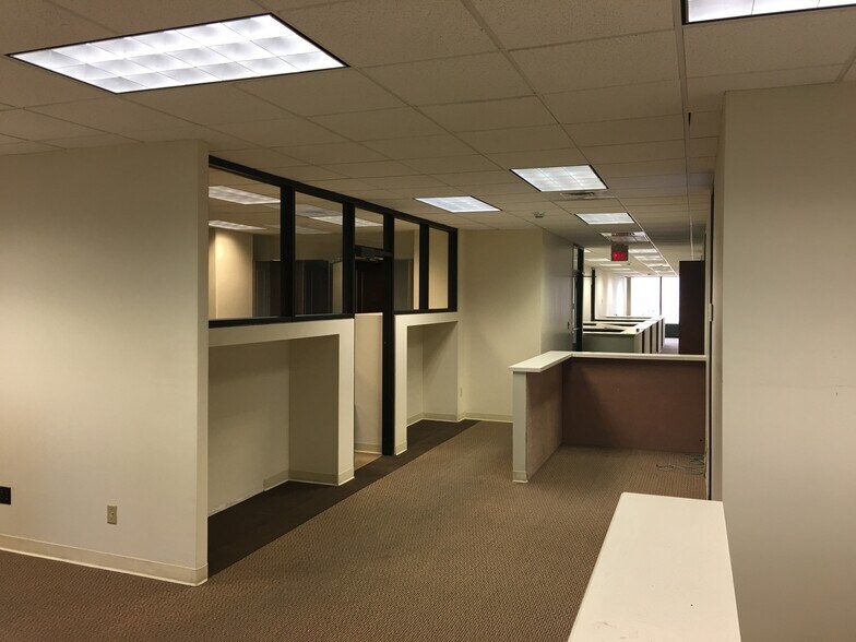 More Photos Of 111 N Main St, Oshkosh Office For Lease