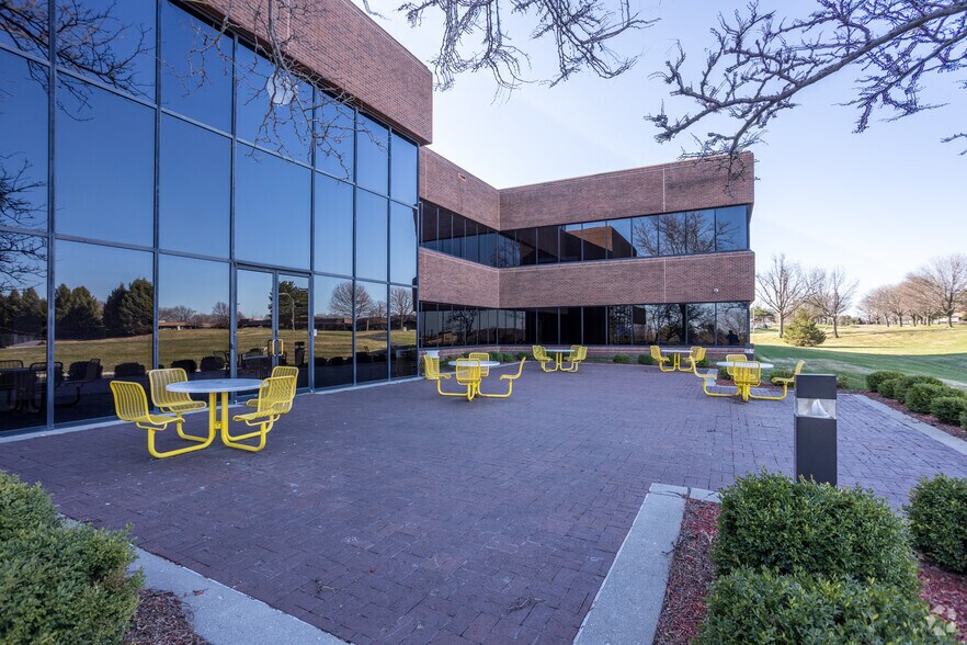 More Photos Of 4445 Corporate Dr, West Des Moines Medical For Lease