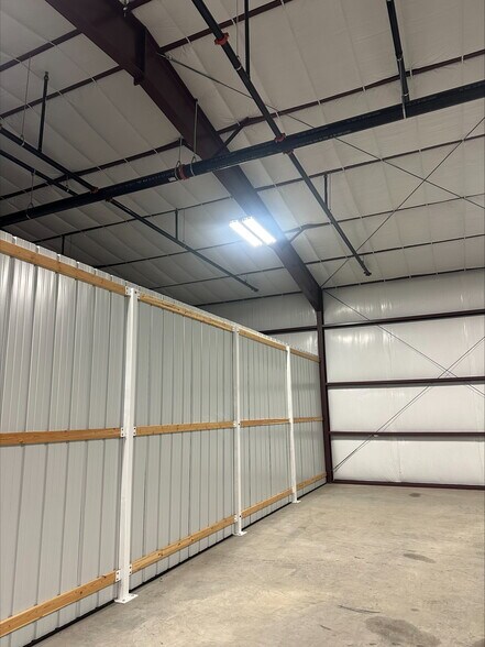 More Photos Of 14600 N US Highway 169, Smithville Self Storage For Lease
