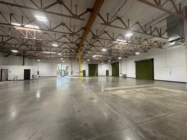More Photos Of 240 N Sunway Dr, Gilbert Manufacturing For Lease