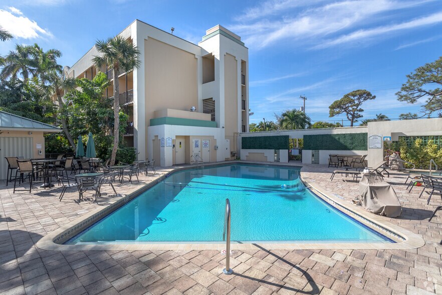 More Photos Of 2901 N Federal Hwy, Boca Raton Hotel For Lease