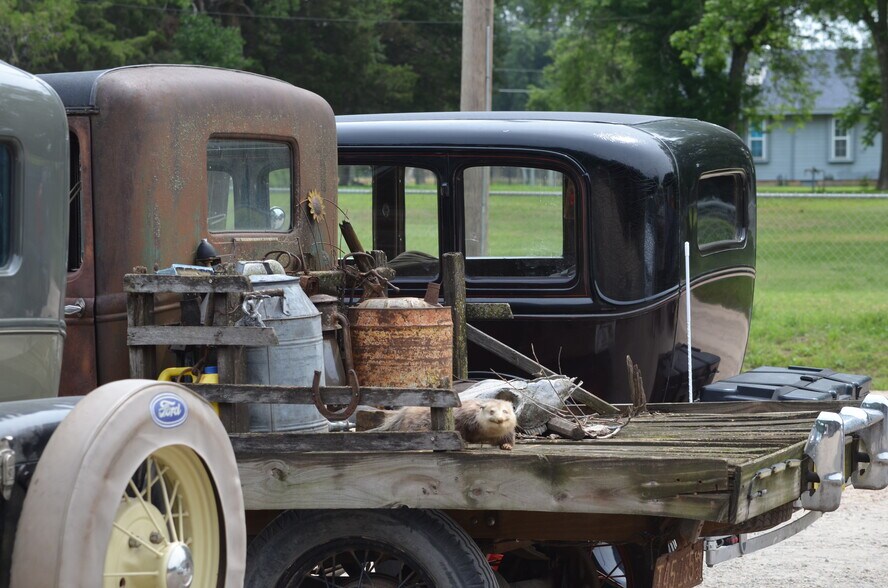 More Photos Of 1499 N Meridian Rd, Peck Restaurant For Sale