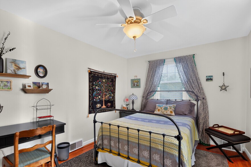 More Photos Of 3554-3556 Woodcrest Ave, Newtown Square Apartments For Sale