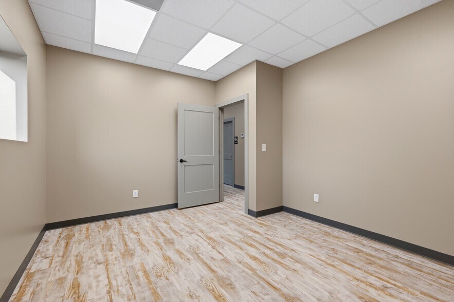 More Photos Of 300 Midridge Ln, Pelham Warehouse For Lease