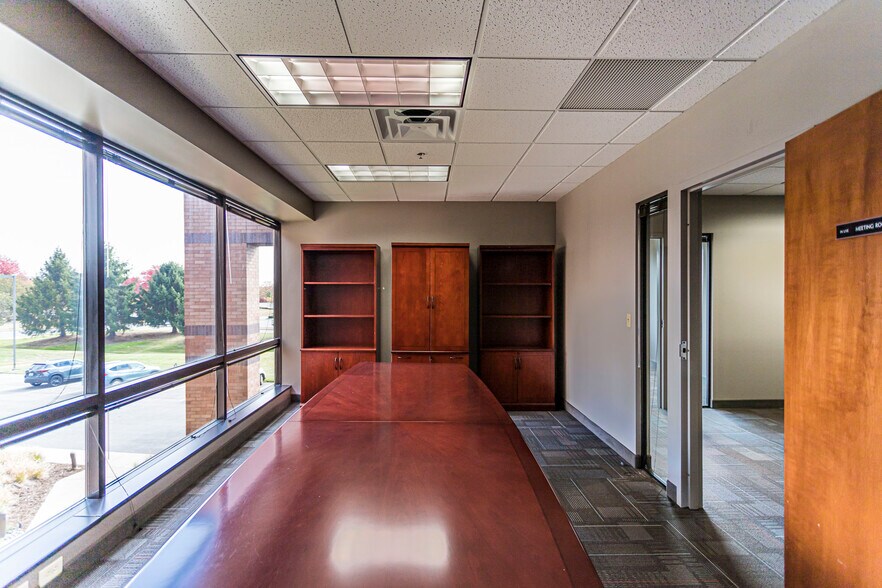 More Photos Of 9780 Ormsby Station Rd, Louisville Office For Lease