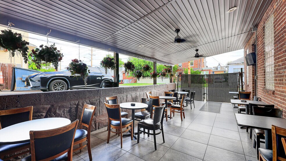 More Photos Of 45-47 Franklin St, Bloomfield Bar For Sale