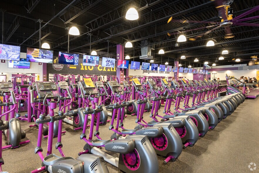 More Photos Of 4403 Black Horse Pike, Mays Landing General Retail For Lease