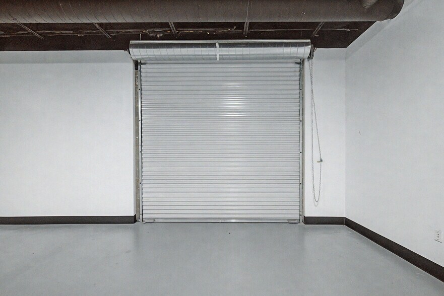 More Photos Of 6115 Skyline Dr, Houston Warehouse For Lease