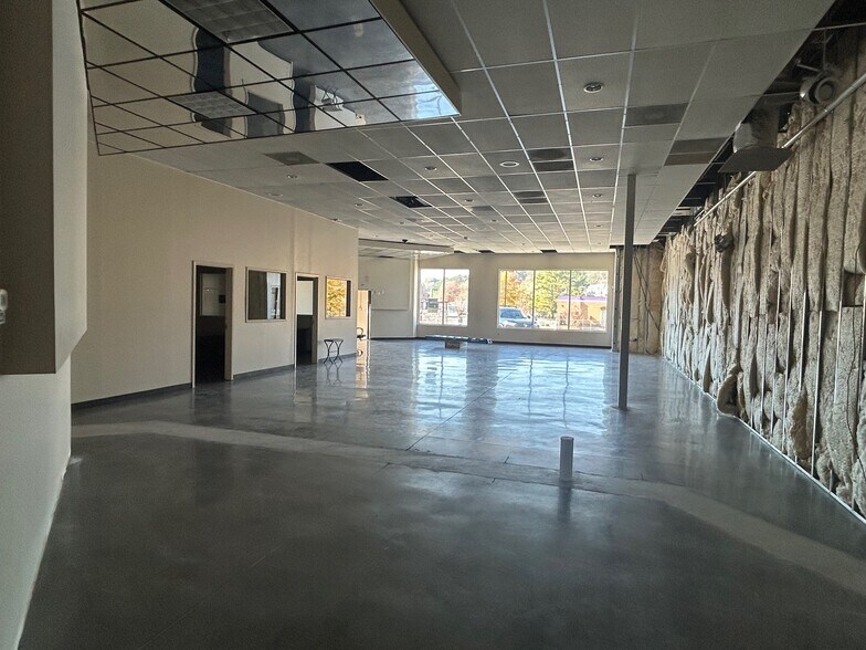 More Photos Of 5110 Oporto Madrid Blvd S, Irondale Freestanding For Lease