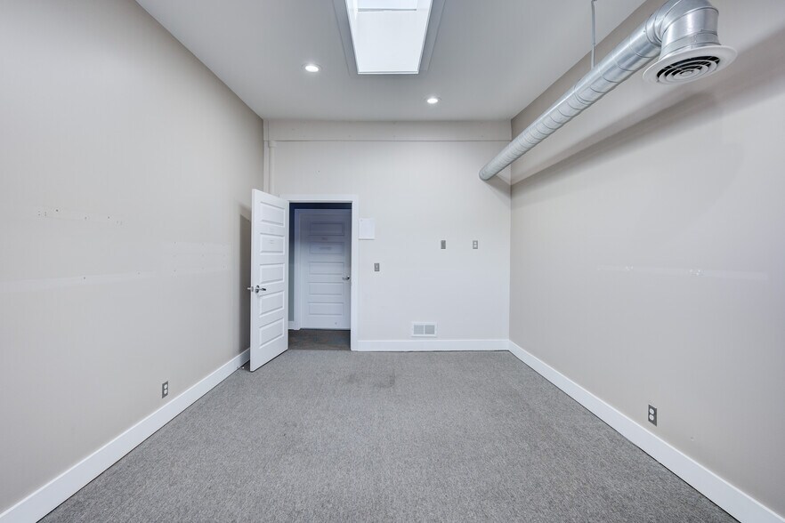 More Photos Of 628 E Parent Ave, Royal Oak Office Residential For Lease