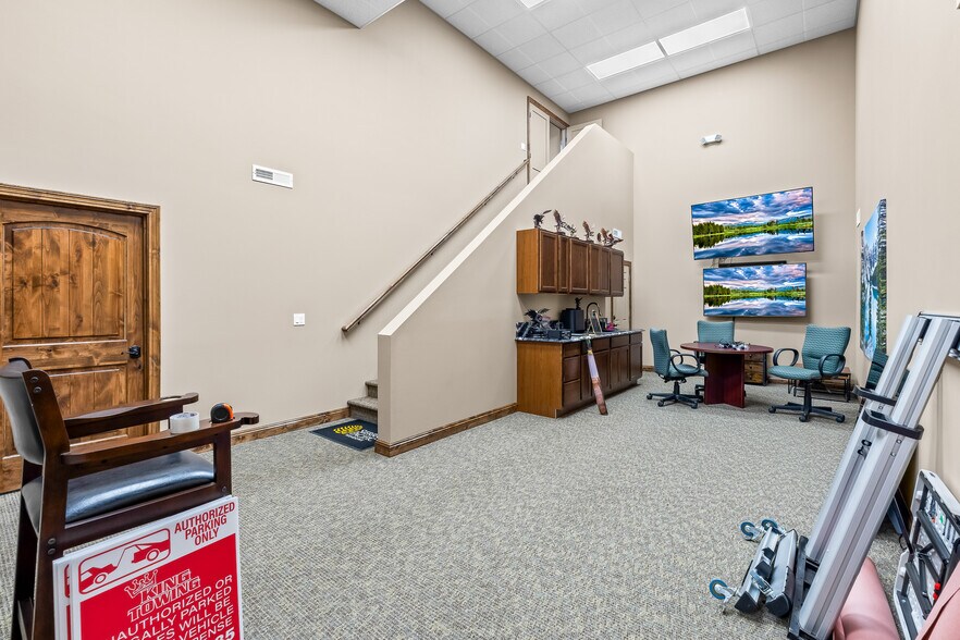 More Photos Of 4540 Venture Dr, Johnstown Distribution For Sale