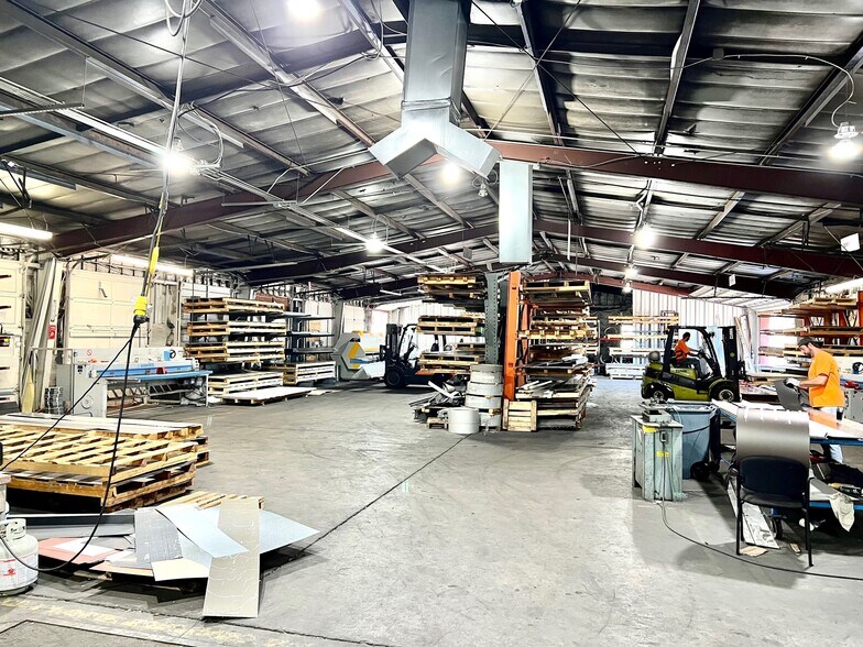 More Photos Of 48 E 56th Ave, Denver Truck Terminal For Lease