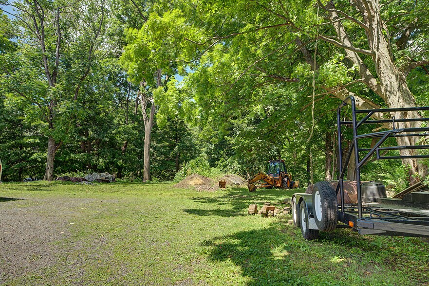 More Photos Of 16 Old New Milford Rd, Brookfield Flex For Sale