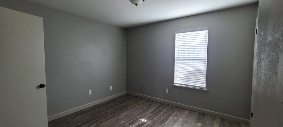 More Photos Of 1906 W Matthews Ave, Jonesboro Apartments For Sale