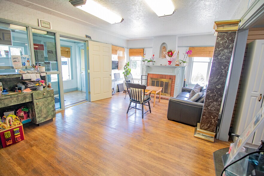 More Photos Of 215 E Fesler St, Santa Maria Storefront For Sale