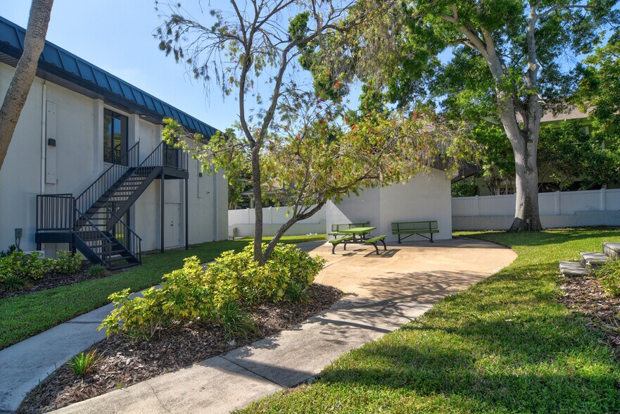 More Photos Of 12945 Seminole Blvd, Largo Office For Lease