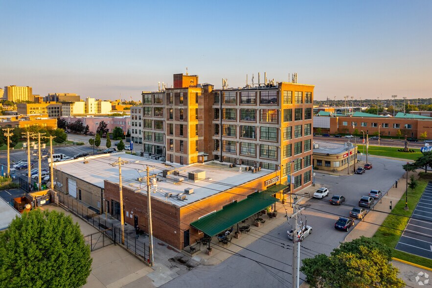 More Photos Of 510 N Theresa Ave, Saint Louis General Retail For Lease