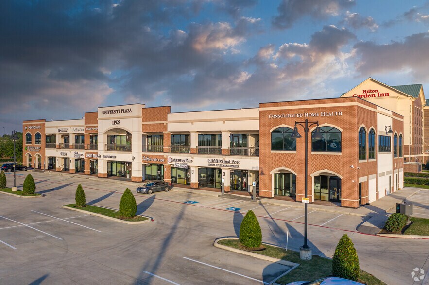 More Photos Of 11929 University Blvd, Sugar Land Storefront Retail Office For Lease
