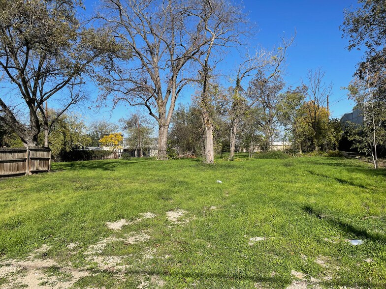 More Photos Of 417 Milam, San Antonio Land For Sale