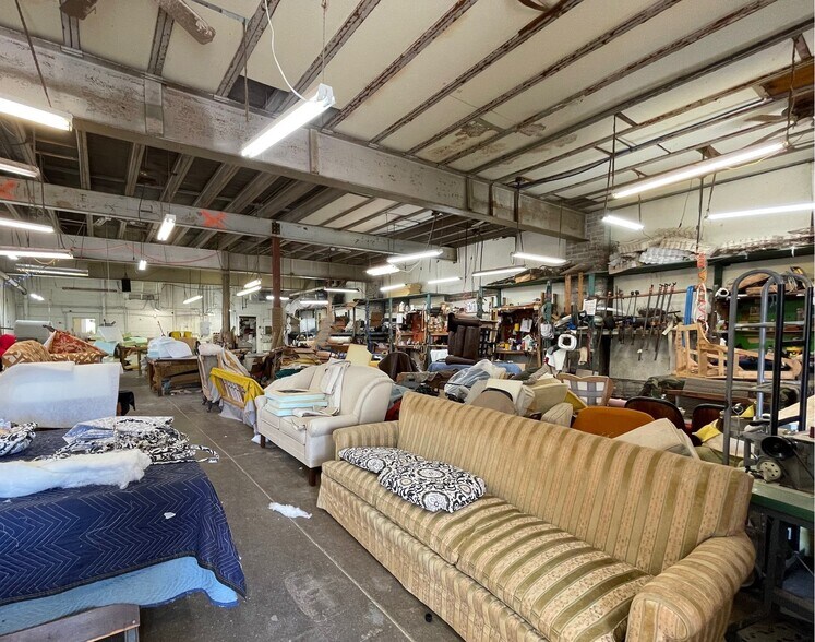 More Photos Of 814 Cleveland Ave NW, Canton Freestanding For Lease