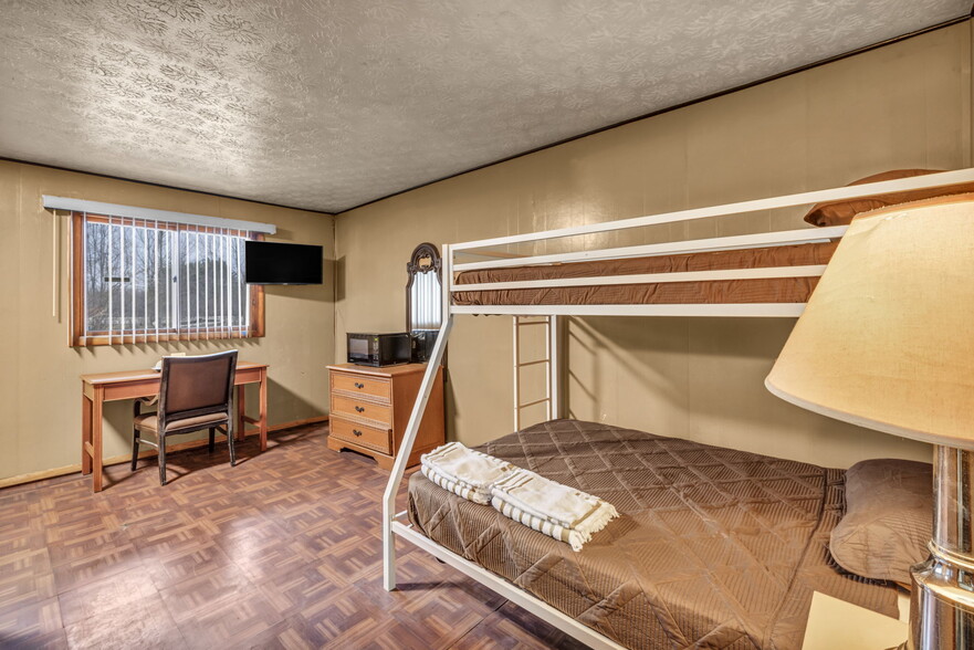 More Photos Of 44077 Oberlin Elyria Rd, Oberlin Hotel For Sale